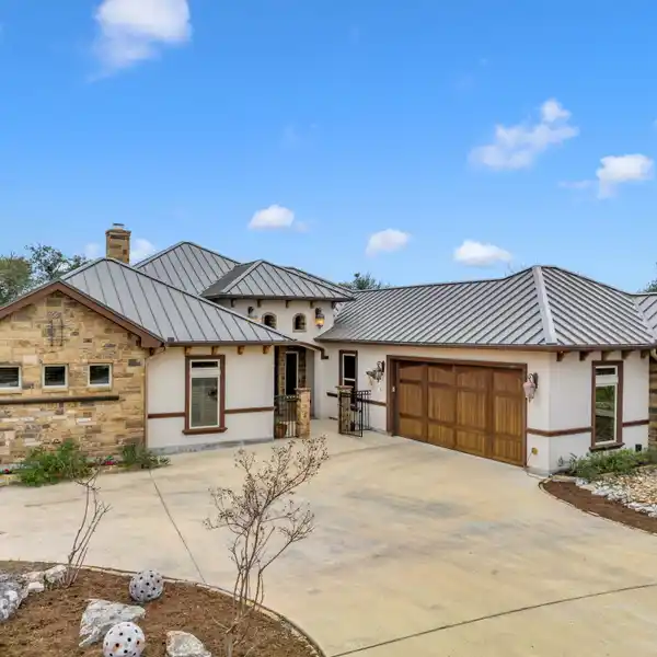 BEAUTIFUL ONE-STORY HOME IN COVETED GREENPOINTE