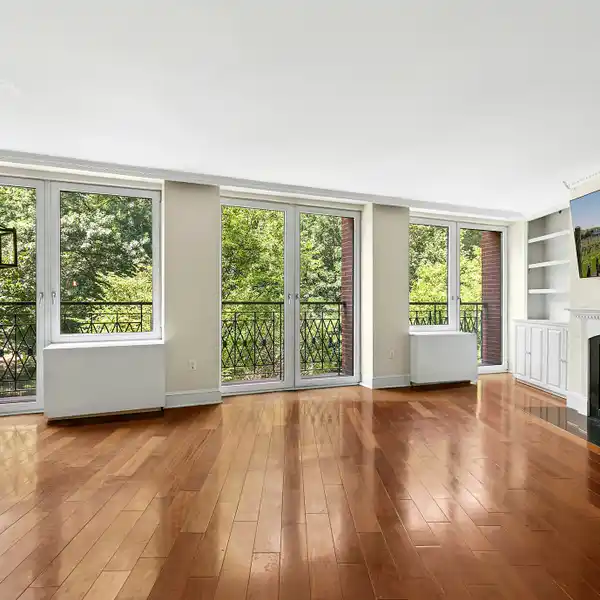 FULL FLOOR LOFT-STYLE CONDOMINIUM RESIDENCE