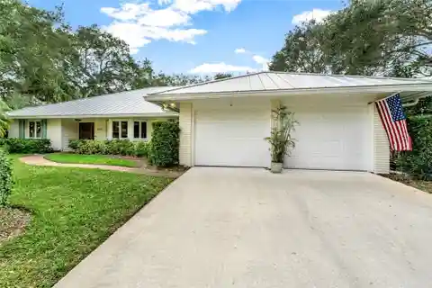 Inviting Home in Castaway Cove