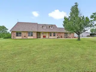 Country Retreat on Sprawling Acreage