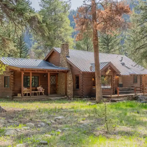 COZY CREEK-FRONT CABIN