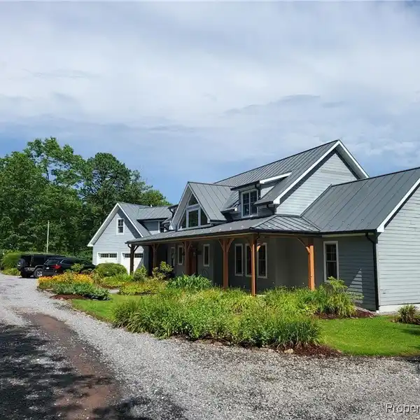 20-ACRE MOUNTAIN RETREAT