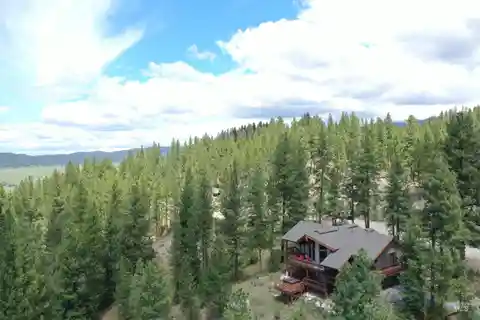 Mountain Retreat Backing to the National Forest