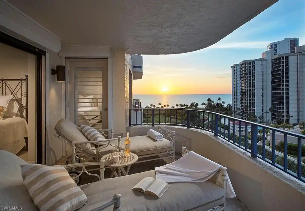 Elegant Coastal Retreat with Balcony and Stunning Sunsets