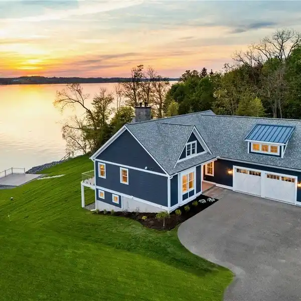 EXCEPTIONAL NEWLY BUILT LAKEFRONT RETREAT