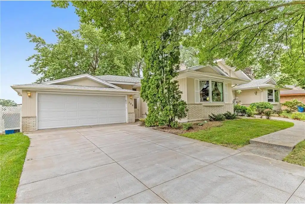 Lakefront Retreat in Prime Location