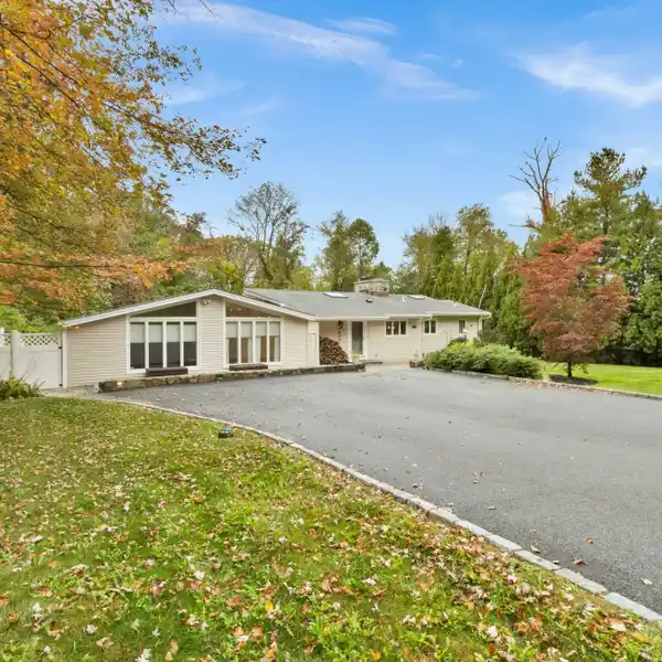 BEAUTIFUL HOME WITH PRIVATE OUTDOOR OASIS
