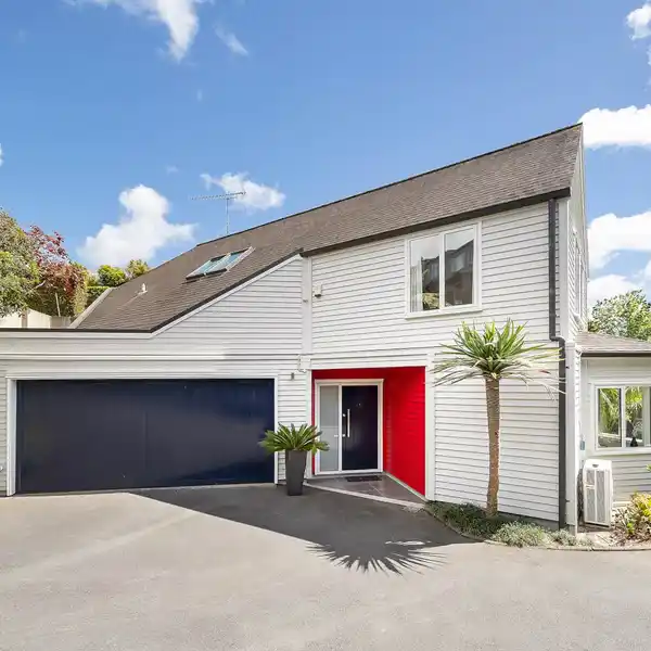 IMMACULATE MODERN RESIDENCE WITH LUSH PRIVATE GARDENS