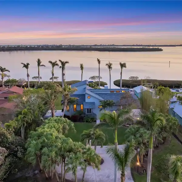 EXCEPTIONAL ONE-ACRE BAYFRONT ESTATE