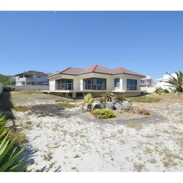 LIVE THE ULTIMATE COASTAL LIFESTYLE