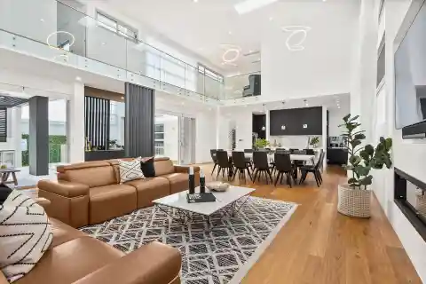 Expansive Masterpiece of Modern Design