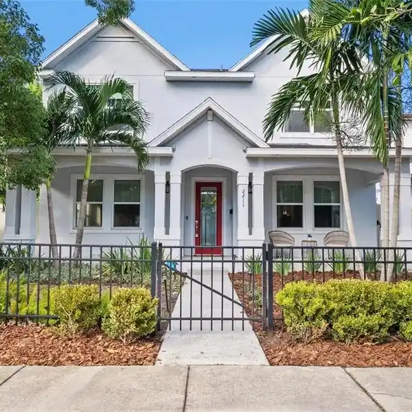 DIVINE HOME WITH TIMELESS CHARM