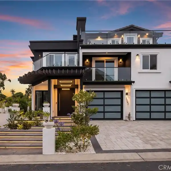 COASTAL LUXURY LIVING AT ITS BEST