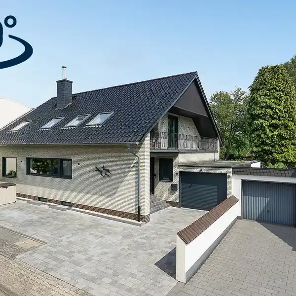 BEAUTIFUL AND COMPLETELY RENOVATED DETACHED HOUSE