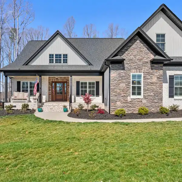 IMMACULATE HOME IN NORTH RIDGE