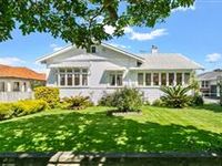 SPRAWLING BUNGALOW IN A SUPERB CENTRAL EPSOM LOCATION