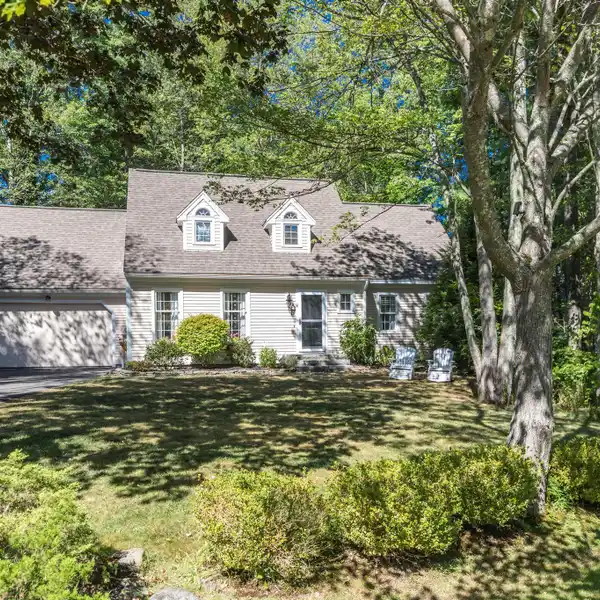 SERENE YORK HOME WITH UPGRADED FEATURES