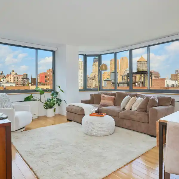 BRIGHT AND CHEERFUL FOUR-ROOM HOME