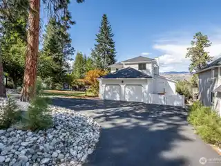 Sunnybank Gem with Boat Slip Included