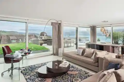 Luxury Apartment with Private Garden and Pool