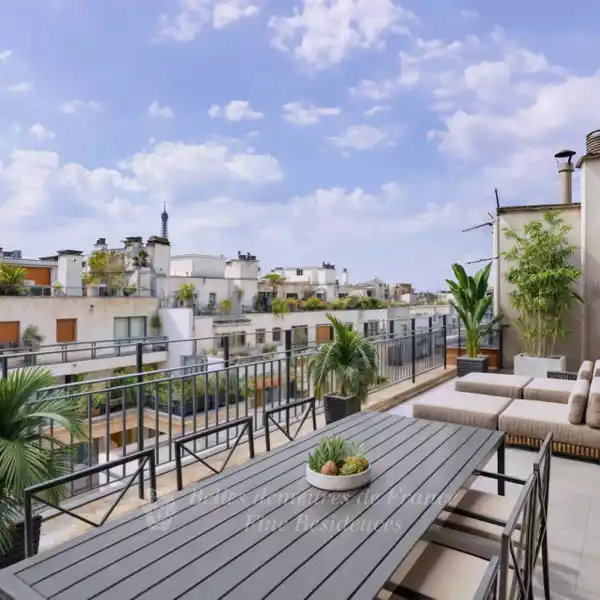 RENOVATED DUPLEX APARTMENT