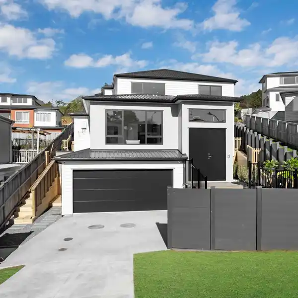 BRAND NEW LUXURY HOME EXEMPLIFIES MODERN ELEGANCE