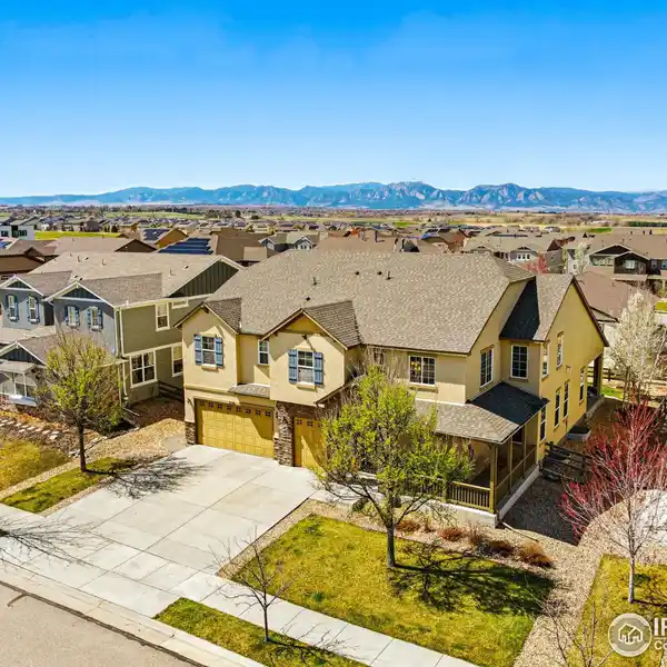 GORGEOUS FORMER MODEL HOME