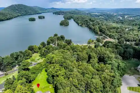 Exceptional Candlewood Lake Ranch