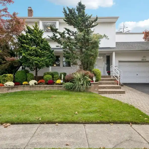 CLASSIC COLONIAL CHARM WITH MODERN FAMILY COMFORTS