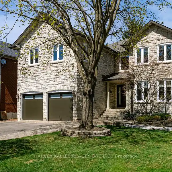 EXQUISITE FAMILY HOME IN GORGEOUS GEORGIAN BAY STONE