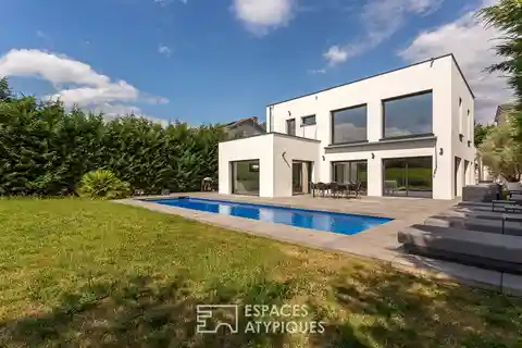 Contemporary Luxury Home in a Green Setting