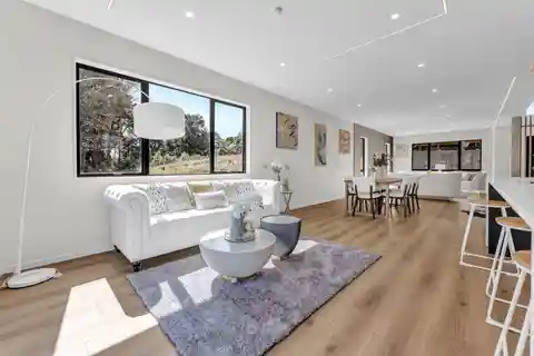 Luxurious Home at the End of a Quiet Street