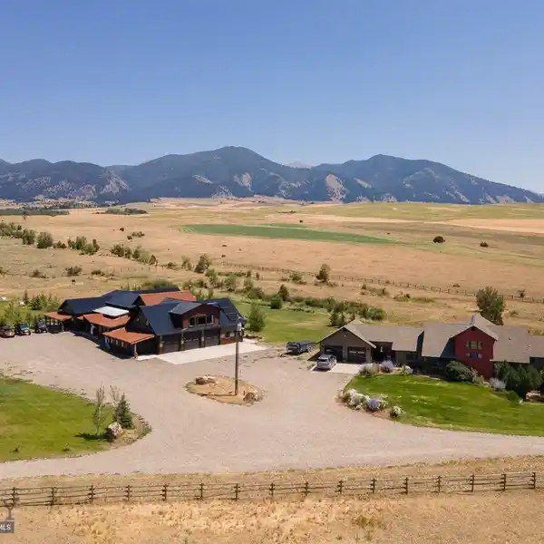 AMAZING COMPOUND WITH ENDLESS FEATURES AND POSSIBILITIES