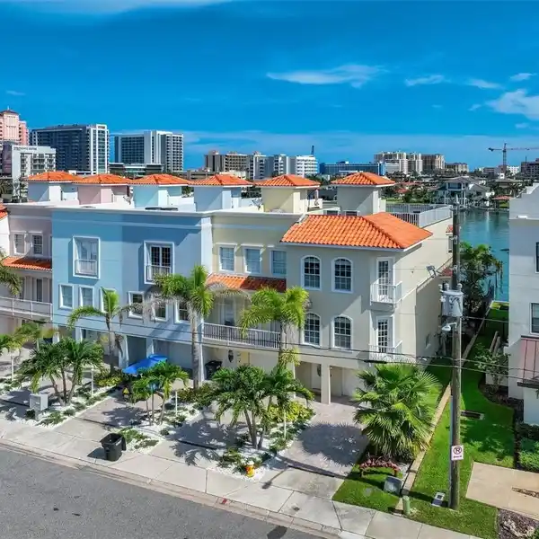 STUNNING INTRACOASTAL WATERWAY TOWNHOME