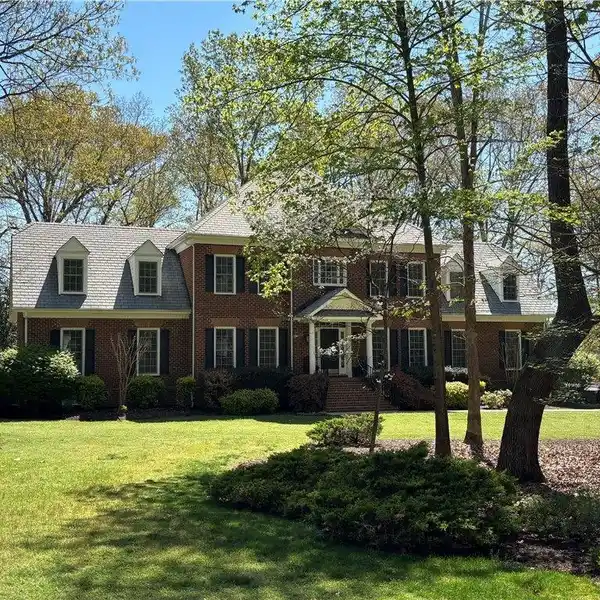 BEAUTIFUL ALL BRICK CUSTOMER HOME OVERLOOKING GOLF COURSE