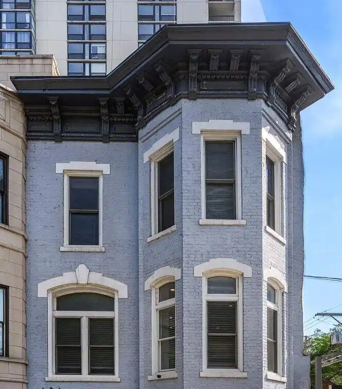 Spectacular Gold Coast Rowhome