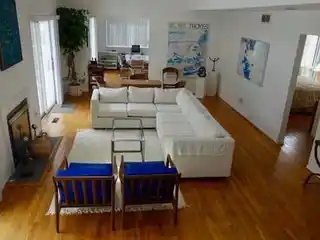 Bright Cul-De-Sac Contemporary Home for Rent