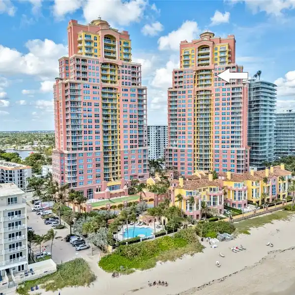 EXQUISITE THREE BEDROOM CONDO WITH BREATHTAKING OCEAN VIEWS