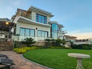 Exceptional Residence in Aqua Vista