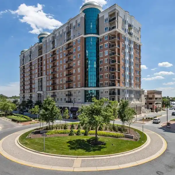 STUNNING RESIDENCE IN THE HEART OF ANNAPOLIS TOWN CENTER