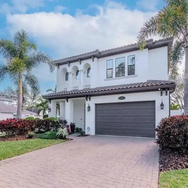 LUXURY EXECUTIVE HOME WITH NO EXPENSE SPARED