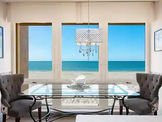 Bright Corner Unit in La Mer