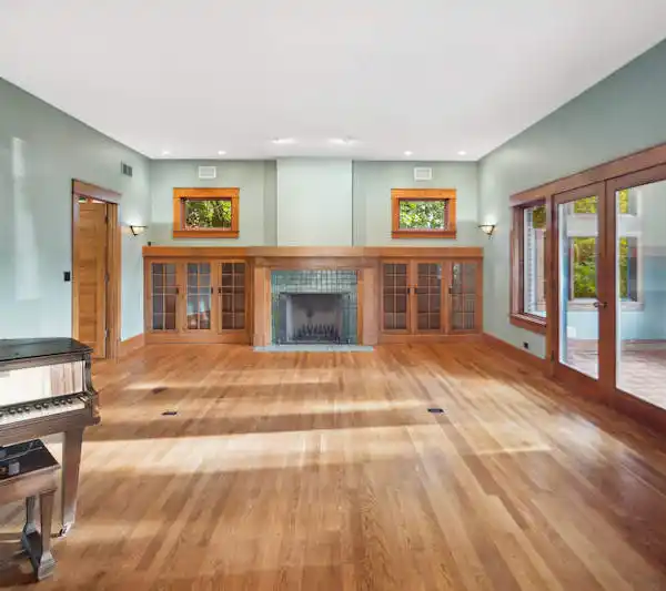 ARCHITECTURAL ELEGANCE IN FIELD PARK