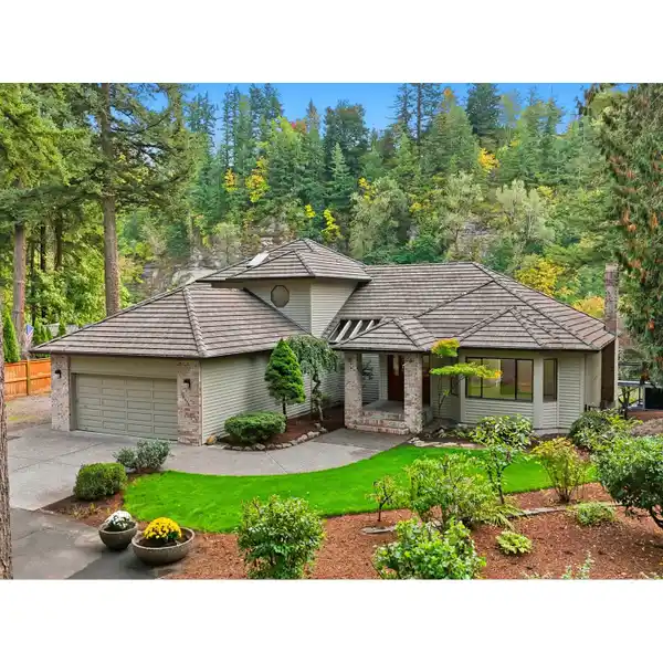 EXTRAORDINARY RIVERFRONT ESTATE | 1.36 ACRES OF SERENITY & ADVENTURE