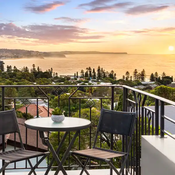 GRAND RESIDENCE WITH UNINTERRUPTED VIEWS