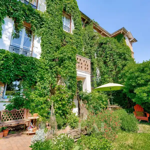 IVY-COVERED LUXURY VILLA