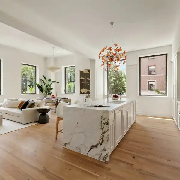 TRIPLE MINT CORNER LUXURY HOME