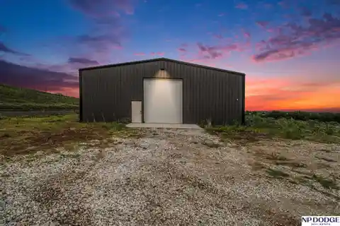 Complete a Dream Home on a Large Foundation