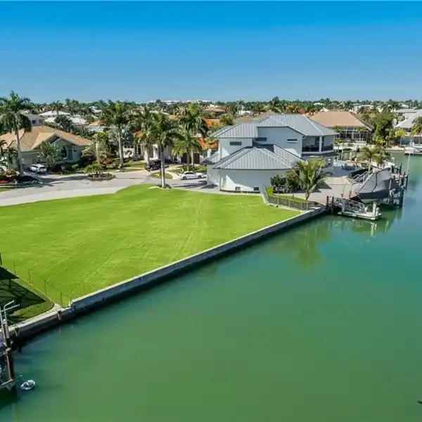 SPECTACULAR DIRECT ACCESS WATERFRONT HOMESITE
