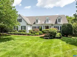 Exquisite Home in a Picturesque Setting